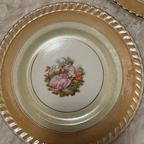 Vintage plates like new with romantic marquise design