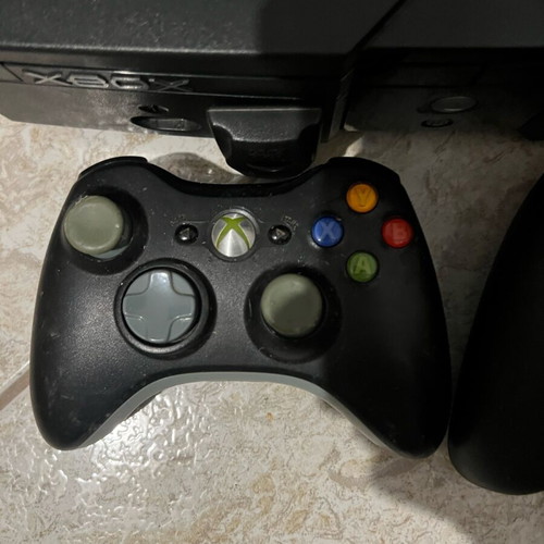 Xbox console used, works, includes FIFA Street