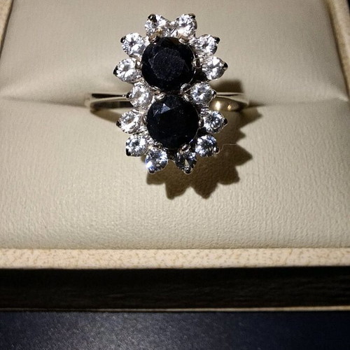 White Gold 18K Ring like new with black and silver stones