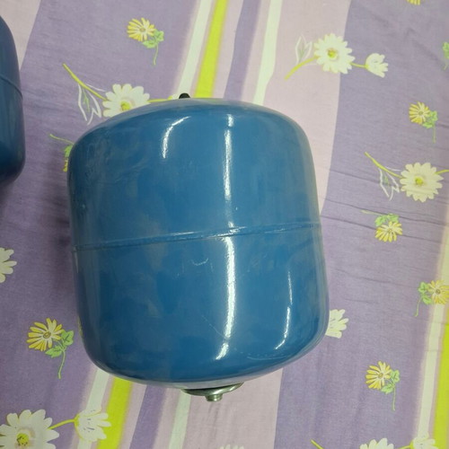 Expansion tank 33lt new for drinking water with side supports