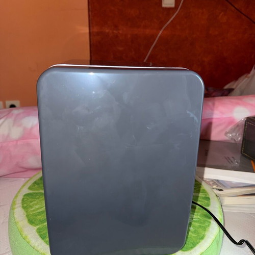 Mini fridge for drinks and skincare like new (5–12W)