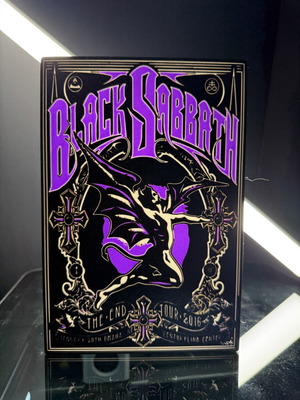 Black Sabbath table lamp like new, USB with switch