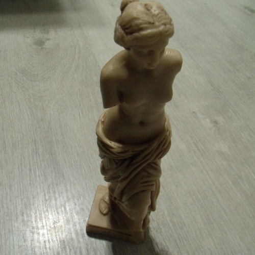 Venus figure statue used, alabaster