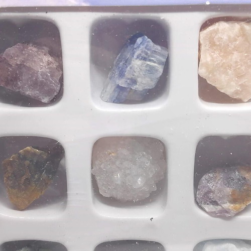 Natural minerals collection with 20 pieces like new