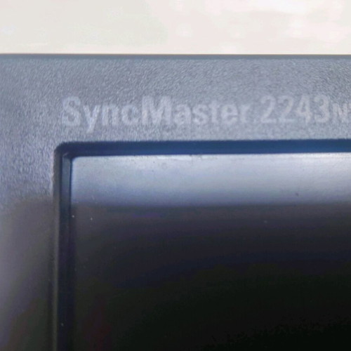 Samsung SyncMaster 2243NW 22-inch monitor like new, LCD with VGA