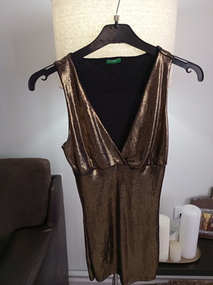 Benetton top size S new, black and gold