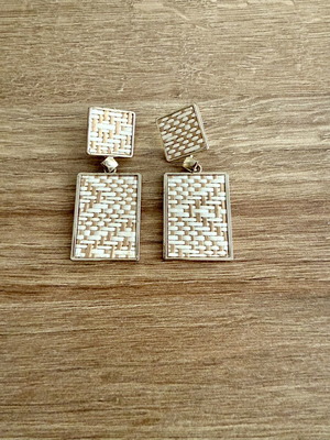 Vintage summer earrings used, beige and gold tone