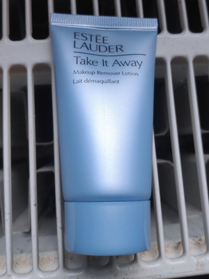 Γαλάκτωμα ντεμακιγιάζ Estée Lauder Take It Away 30ml καινούργιο
