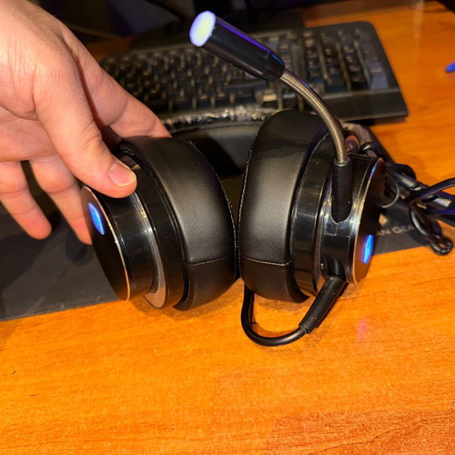 Zeroground Keiji Gaming Headset used with microphone