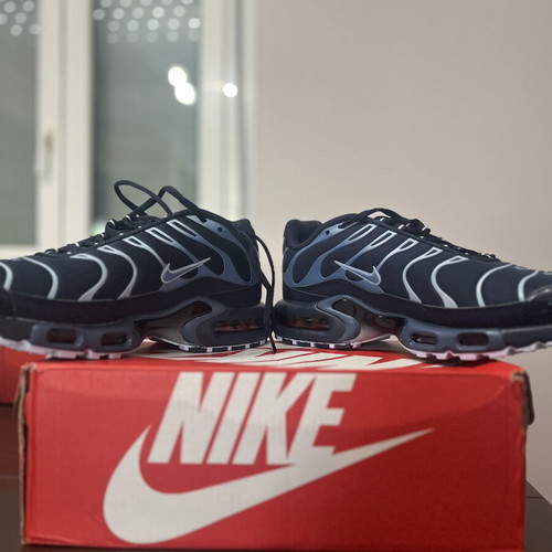 Nike Air Max shoes new, black and purple, size 46