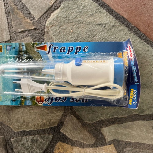 Handheld frappe mixer