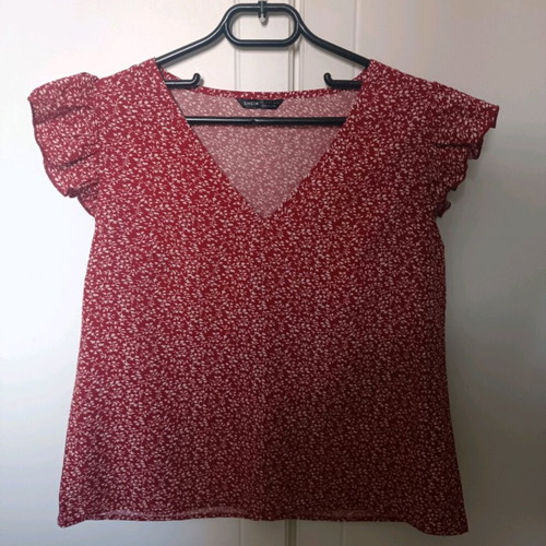 Shein blouse printed with ruffle sleeve, like new, size M