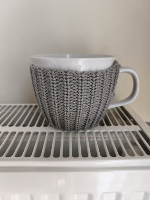 Butlers mug with knitted cover, like new, white and grey