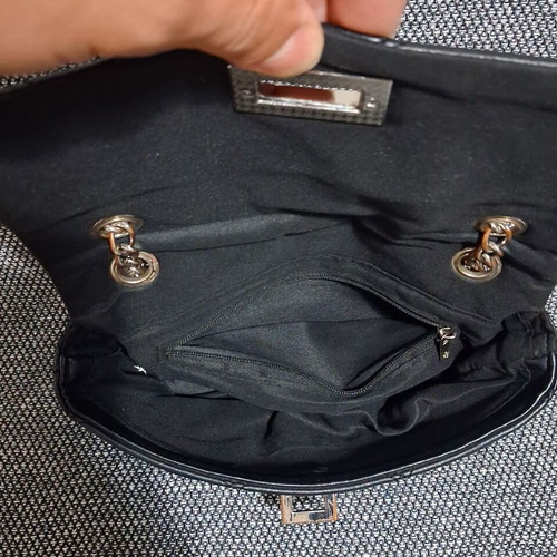 Stradivarius women's shoulder bag like new, black with silver chain