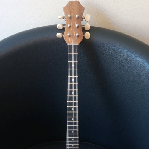 Handmade baglamas refurbished from Tsonidis luthier workshop