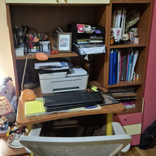 Dromeas desk with single-column bookshelf and chair like new