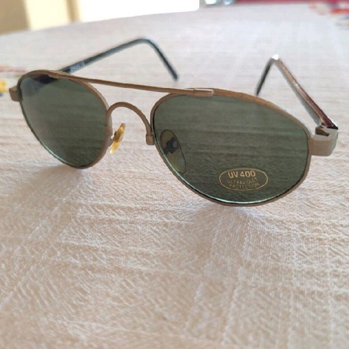 90s vintage sunglasses, UV 400 protection, Italy design