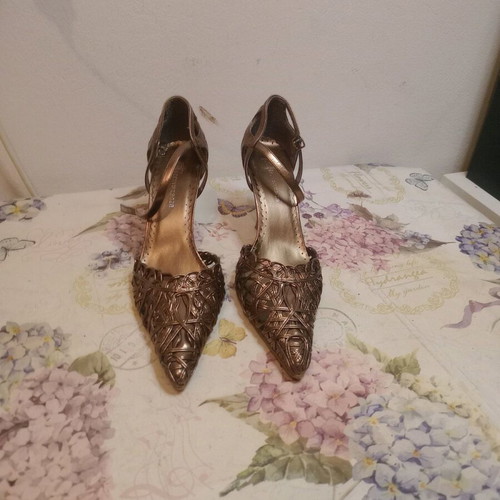 Xtravaganza bronze pointed-toe heels size 39 used with ankle strap