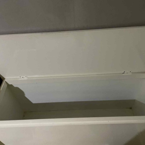 White lacquered storage cabinet like new, multipurpose chest