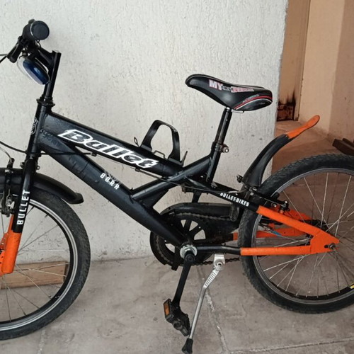 20-inch bicycle for ages 7 to 10, black