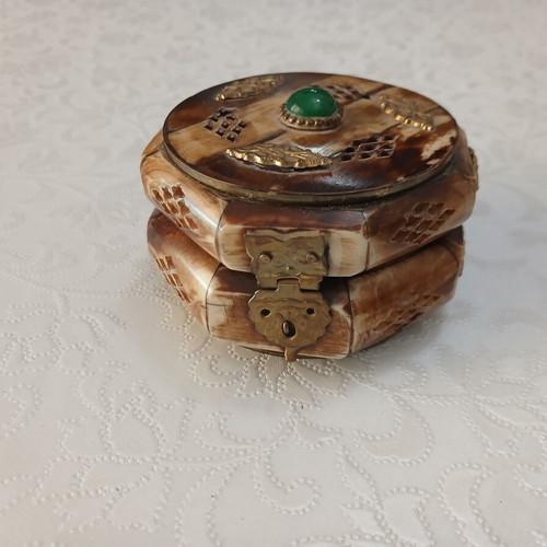 Jewelry boxes set of 2 like new, bone and brass decorative elements