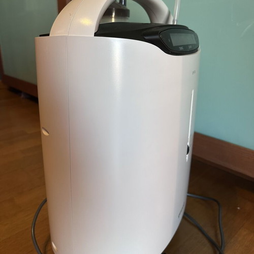 Yuwell 8F-5A Oxygen Concentrator 5L, like new