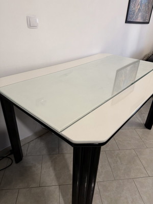Extendable dining table black and white, used, glass top