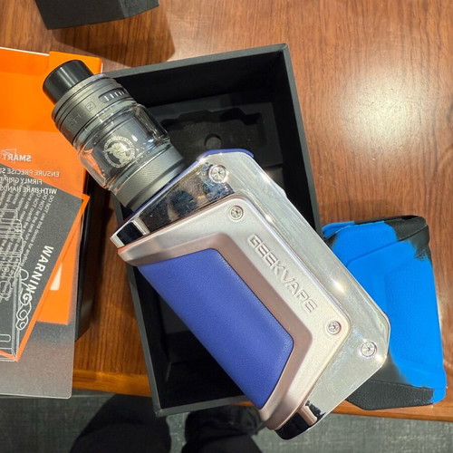 Geekvape Aegis Legend 3 mod kit like new with charger and liquid