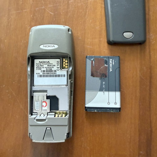 Nokia 2300 mobile phone with charger and headphones