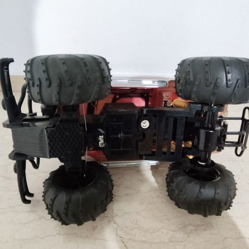 Remote control 4x4 used for parts or decoration