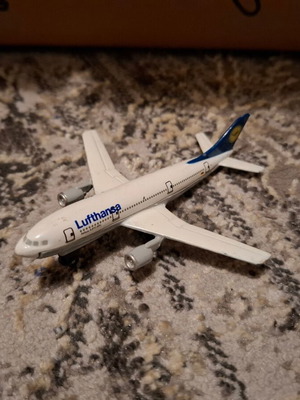 Aeroplane miniatures used, set of 2 pieces