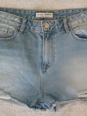 Denim shorts Stradivarius μέγεθος 40 σαν καινούργιο, ανοιχτό μπλε