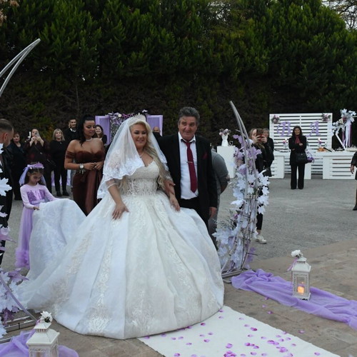 Plus size wedding dress princess style with glitter and strass like new, white