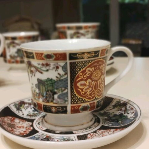 Japanese tea set with 6 cups, sugar bowl and creamer like new