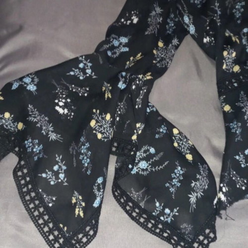 Floral blouse used with lace and back opening