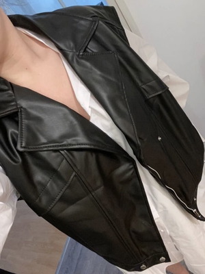 Oversized leather vest like new, black, size M