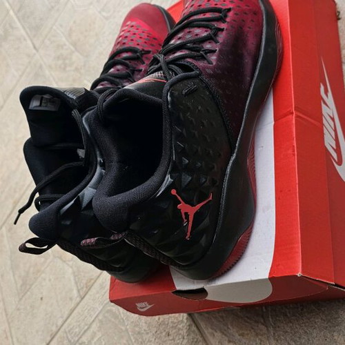 Jordan sneakers like new, size 47.5, black and red