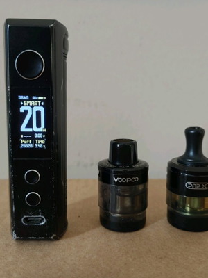 Drag X2 electronic cigarette used with battery and 2 pods