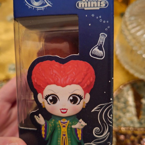 Hocus Pocus collectible Winifred Sanderson vinyl figure new