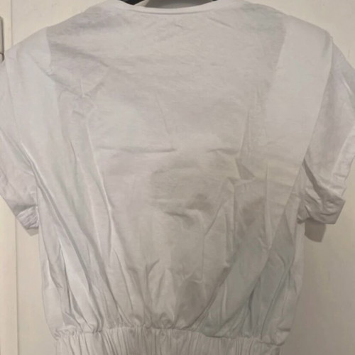 Crop top white with black print, shoulder pads and pleats, new