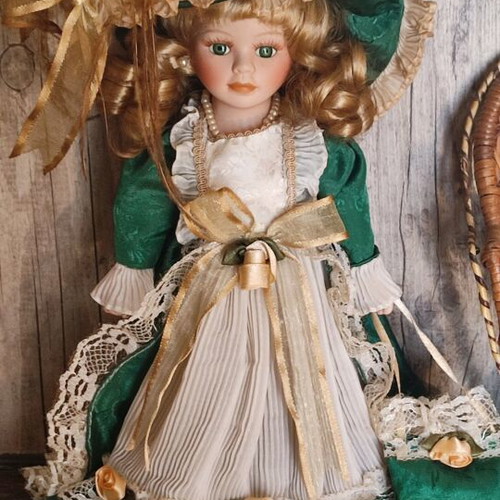 Vintage Victorian porcelain doll like new, height 25 cm