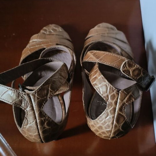 Gianfranco Ferre Croco Leather Sandals Size 37 Like New