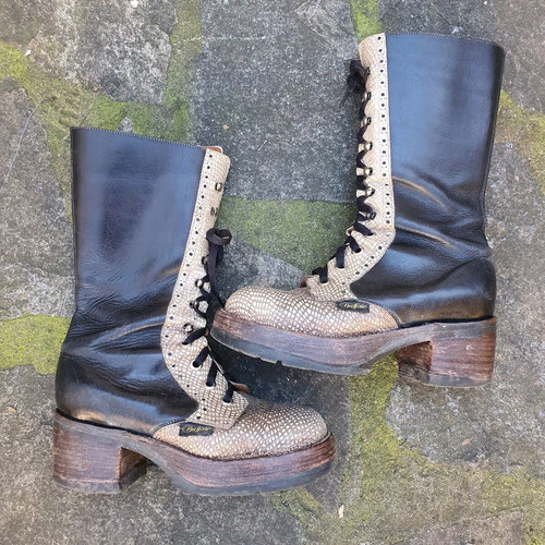 Buffalo vintage 90s/Y2K leather boots used, black with snake detail