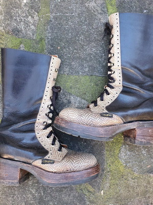 Buffalo vintage 90s/Y2K leather boots used, black with snake detail