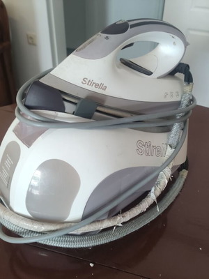 Stirella steam iron used, water leak issue