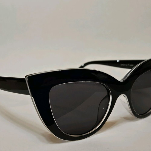 Sunglasses like new, black with fabric case