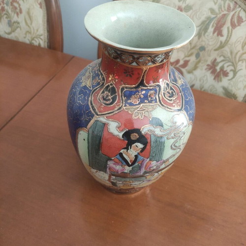 Chinese vase like new