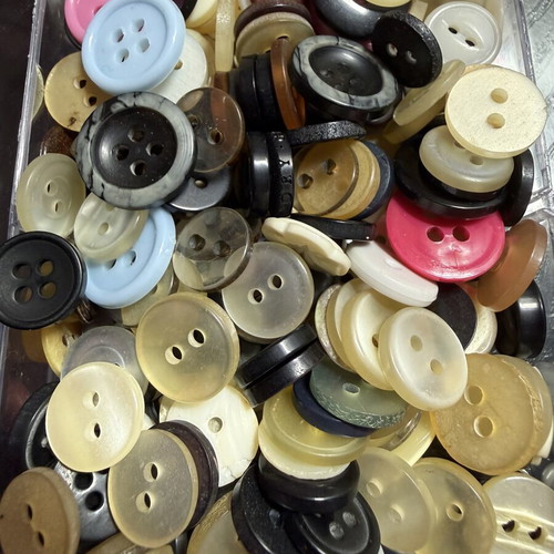 Buttons small, like new, set of 3 boxes