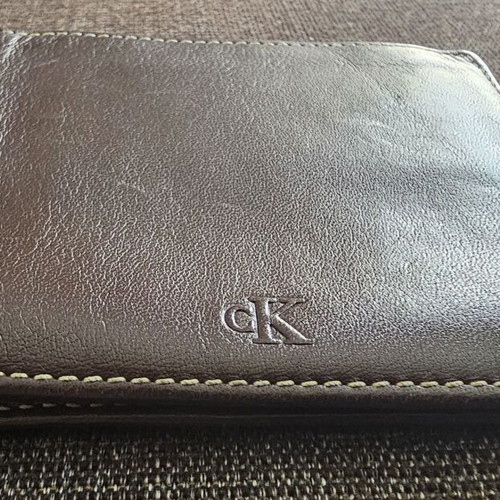 Calvin Klein men's leather wallet brown like new with coin pocket