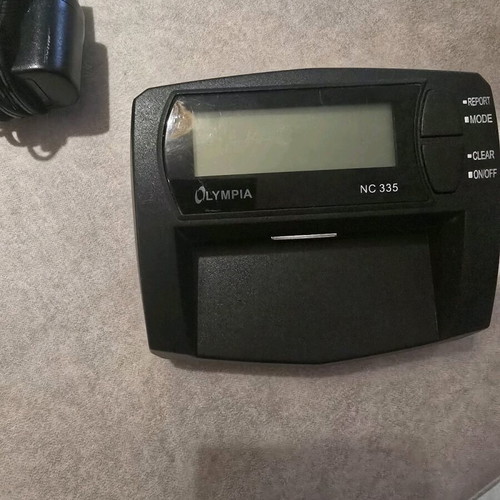 Banknote authenticity detector used with LCD display
